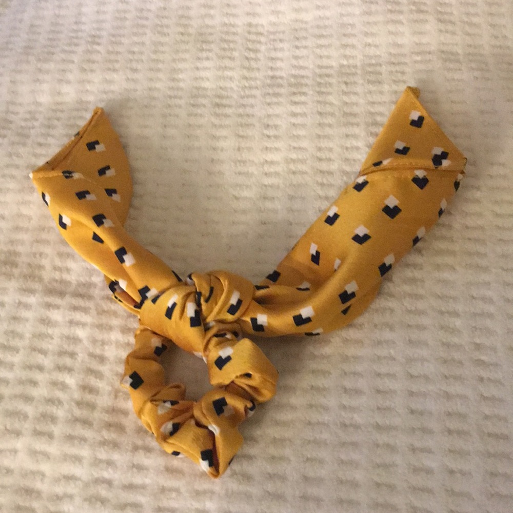 H &M scarf scrunchie.